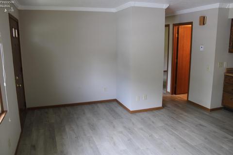 263 Hickory St, Clyde, OH 43410 photo 3