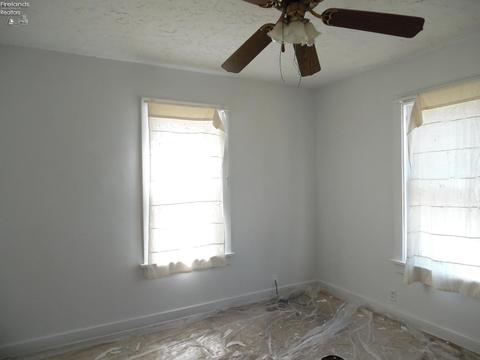 215 W Laurel St, Willard, OH 44890 photo 5