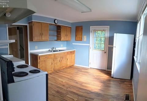 502 Tyler St, Huron, OH 44839 photo 5