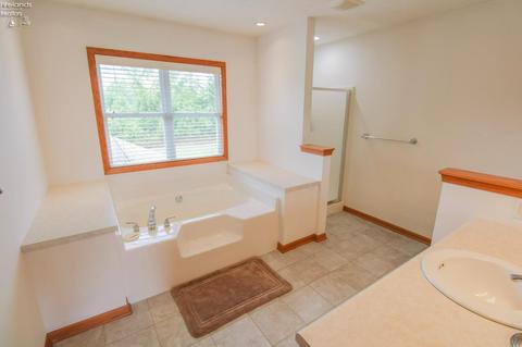 1030 Eagle Ridge Dr, Huron, OH 44839 photo 40