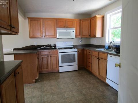 281 Spring St, Clyde, OH 43410 photo 3