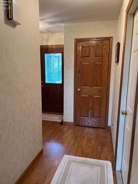 905 Glenview Dr, Huron, OH 44839 photo 2