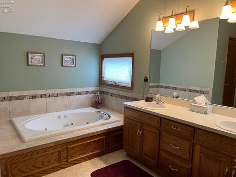 905 Glenview Dr, Huron, OH 44839 photo 13