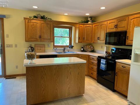 905 Glenview Dr, Huron, OH 44839 photo 8