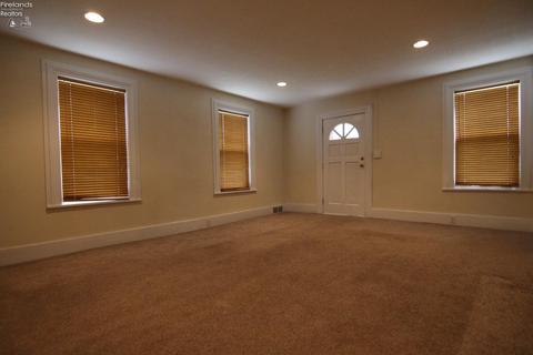 118 E Forest St, Clyde, OH 43410 photo 8