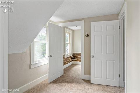 706 Maplewood, Willard, OH 44890 photo 9