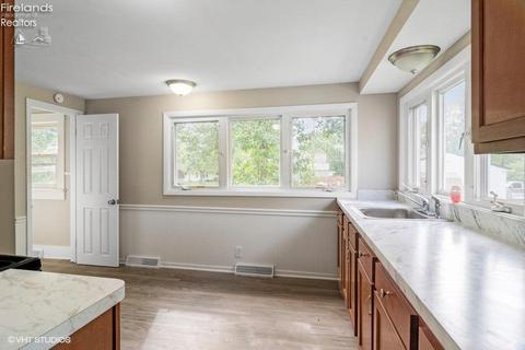 706 Maplewood, Willard, OH 44890 photo 4