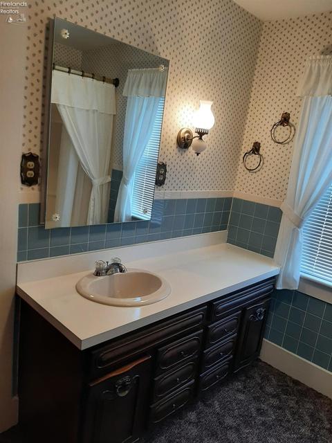 141 Robert Ave, Bellevue, OH 44811 photo 12