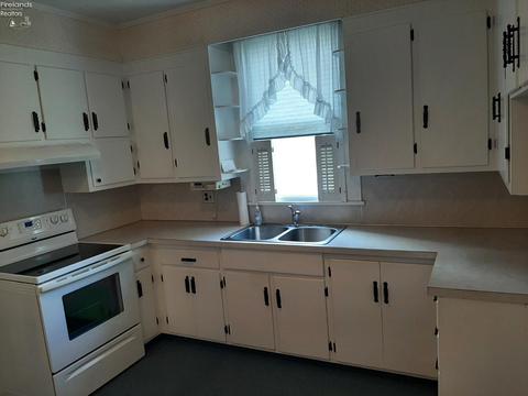 141 Robert Ave, Bellevue, OH 44811 photo 16