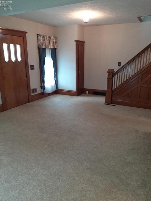 141 Robert Ave, Bellevue, OH 44811 photo 4