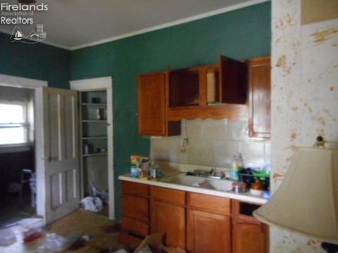 634 Spangler St, Willard, OH 44890 photo 4