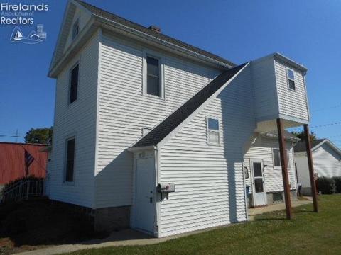 403 Maplewood St, Willard, OH 44890 photo 3