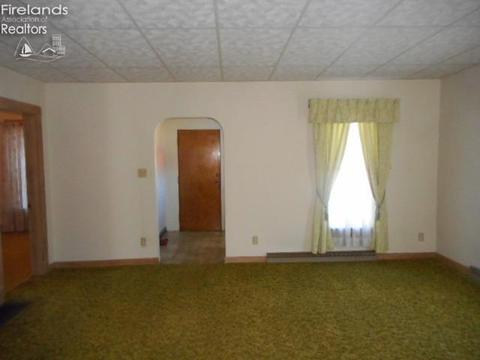 403 Maplewood St, Willard, OH 44890 photo 8