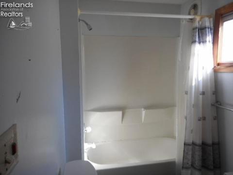403 Maplewood St, Willard, OH 44890 photo 6