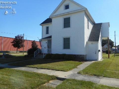 403 Maplewood St, Willard, OH 44890 photo 1