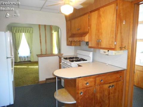 403 Maplewood St, Willard, OH 44890 photo 5