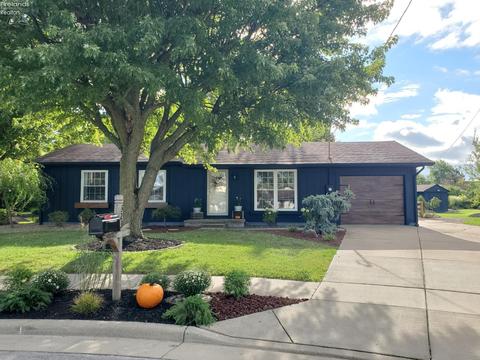323 E Forest St, Clyde, OH 43410 photo 3