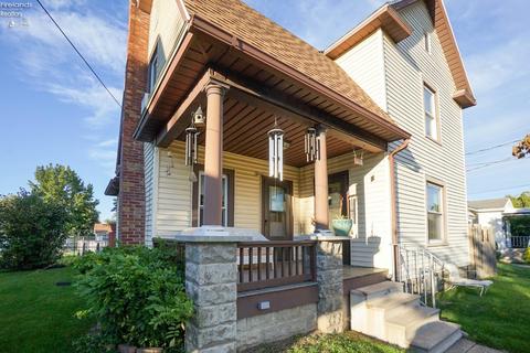 419 Moore Ave, Bellevue, OH 44811 photo 3