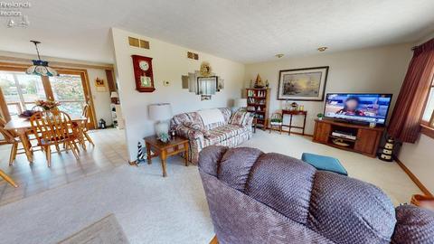 999 Overlook Dr, Willard, OH 44890 photo 4