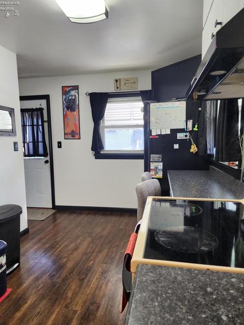 810 Euclid St, Willard, OH 44890 photo 5