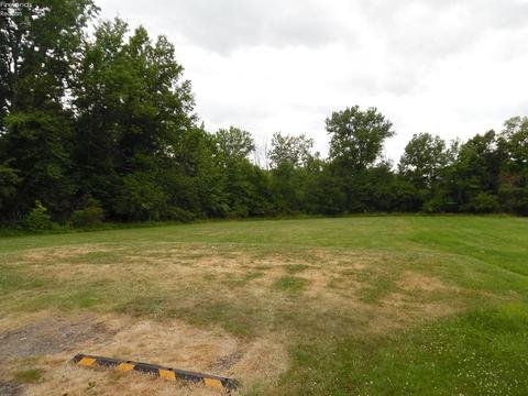 631 Pleasant St, Willard, OH 44890 photo 3