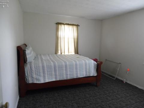 631 Pleasant St, Willard, OH 44890 photo 7