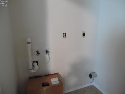 631 Pleasant St, Willard, OH 44890 photo 11