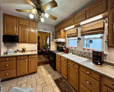 499 E Perry St, Tiffin, OH 44883 photo 13