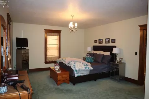 20 Maple St, Norwalk, OH 44857 photo 2