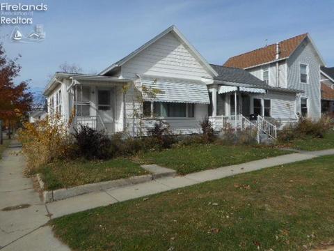 324 Maplewood St, Willard, OH 44890 photo 1