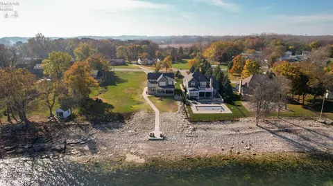 421 E Main St, Marblehead, OH 43440 photo 8
