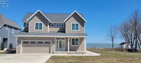 421 E Main St, Marblehead, OH 43440