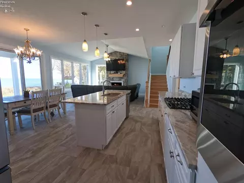 421 E Main St, Marblehead, OH 43440 photo 17