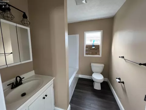182 Monroe St, Monroeville, OH 44847 photo 6