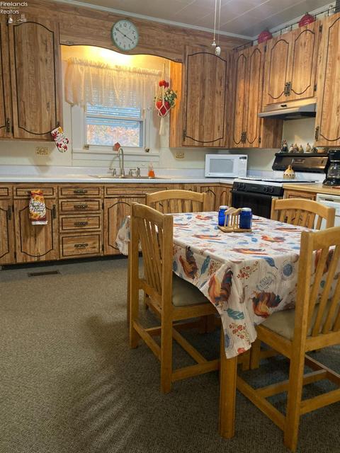 127 Sinclair St, Bellevue, OH 44811 photo 6