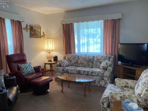 127 Sinclair St, Bellevue, OH 44811 photo 4