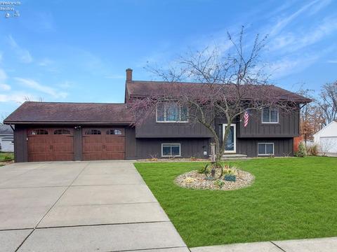 136 Vine St, Clyde, OH 43410 photo 1