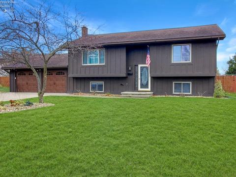 136 Vine St, Clyde, OH 43410 photo 2
