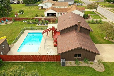 136 Vine St, Clyde, OH 43410 photo 8