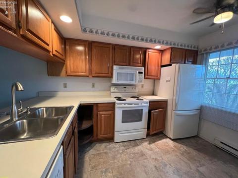 756 Chestnut Ln, Huron, OH 44839 photo 4