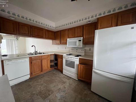 756 Chestnut Ln, Huron, OH 44839 photo 5