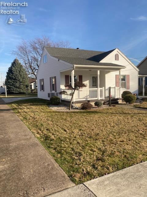 138 Walnut St, Bellevue, OH 44811 photo 2