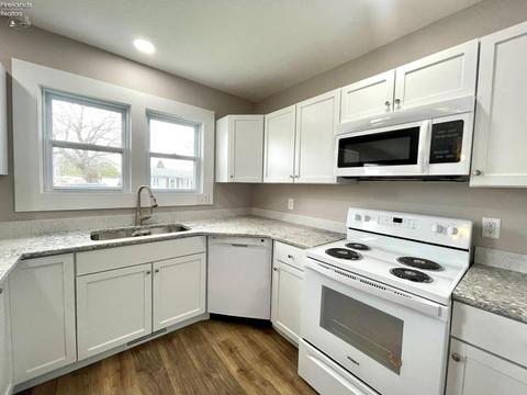 523 Huron St, Huron, OH 44839 photo 5