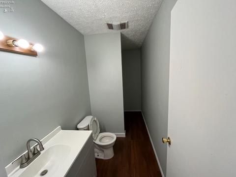 314 Keefer St, Willard, OH 44890 photo 6