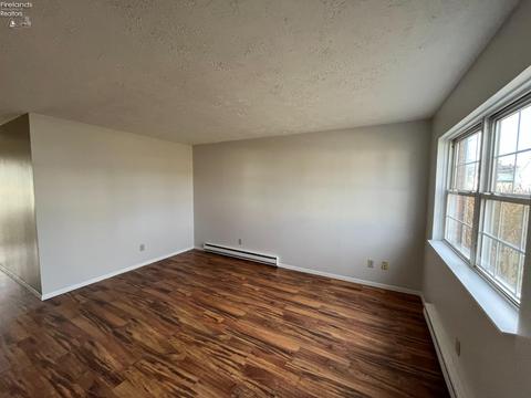 314 Keefer St, Willard, OH 44890 photo 5