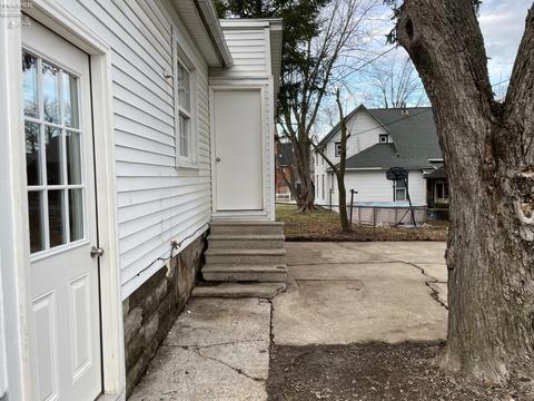 209 Park St, Willard, OH 44890 photo 5