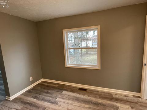 209 Park St, Willard, OH 44890 photo 15