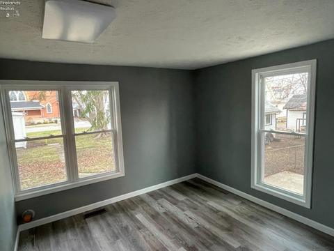 209 Park St, Willard, OH 44890 photo 11