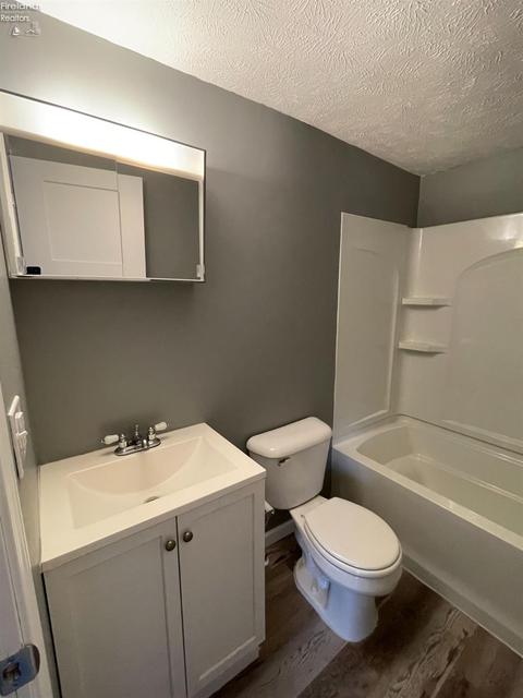 209 Park St, Willard, OH 44890 photo 14