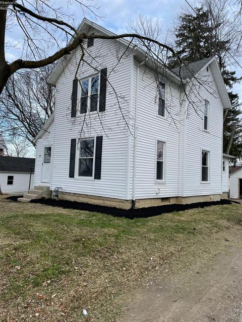209 Park St, Willard, OH 44890 photo 4